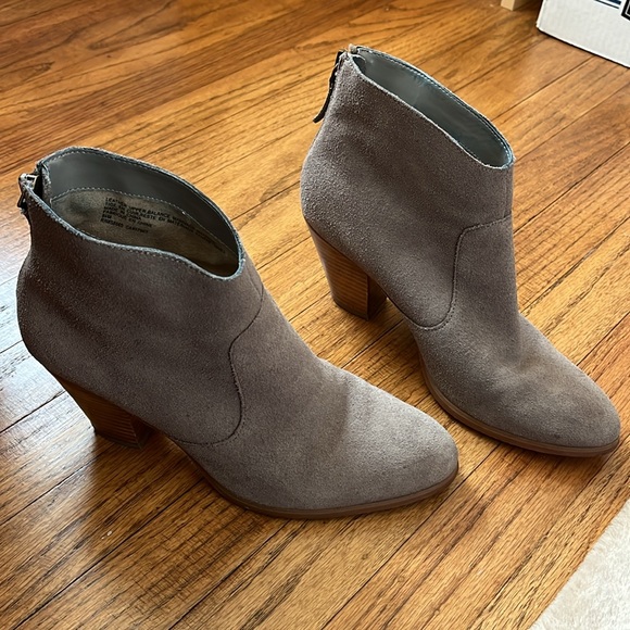 Tesori Suede Leather Block Heeled Short Boots - Picture 2 of 7